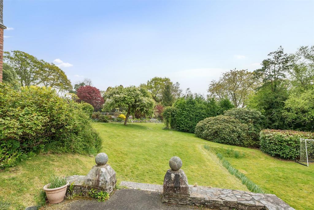 Front/Side Garden