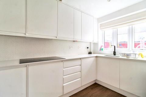 2 bedroom detached house to rent, Trafalgar Road, Beeston, Nottingham, NG9 1LE