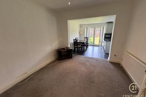 5 bedroom semi-detached house to rent, Dorset Avenue, SOUTHALL UB2