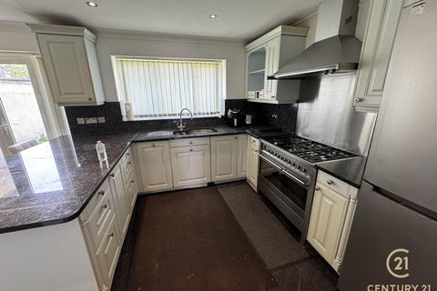 5 bedroom semi-detached house to rent, Dorset Avenue, SOUTHALL UB2