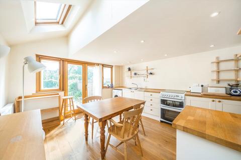22 Railway Road, Teddington, TW11 8SB
