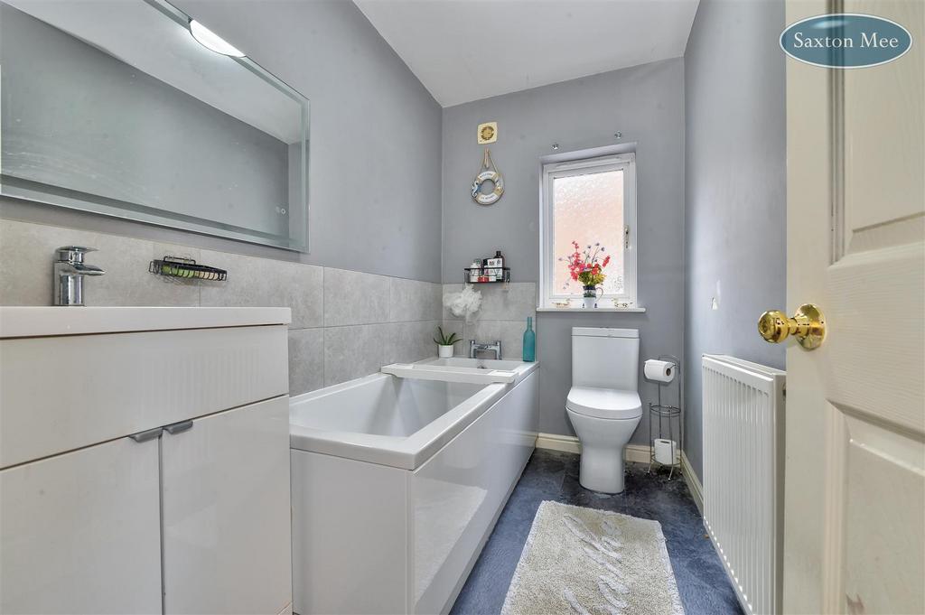 Bathroom 1970.jpg