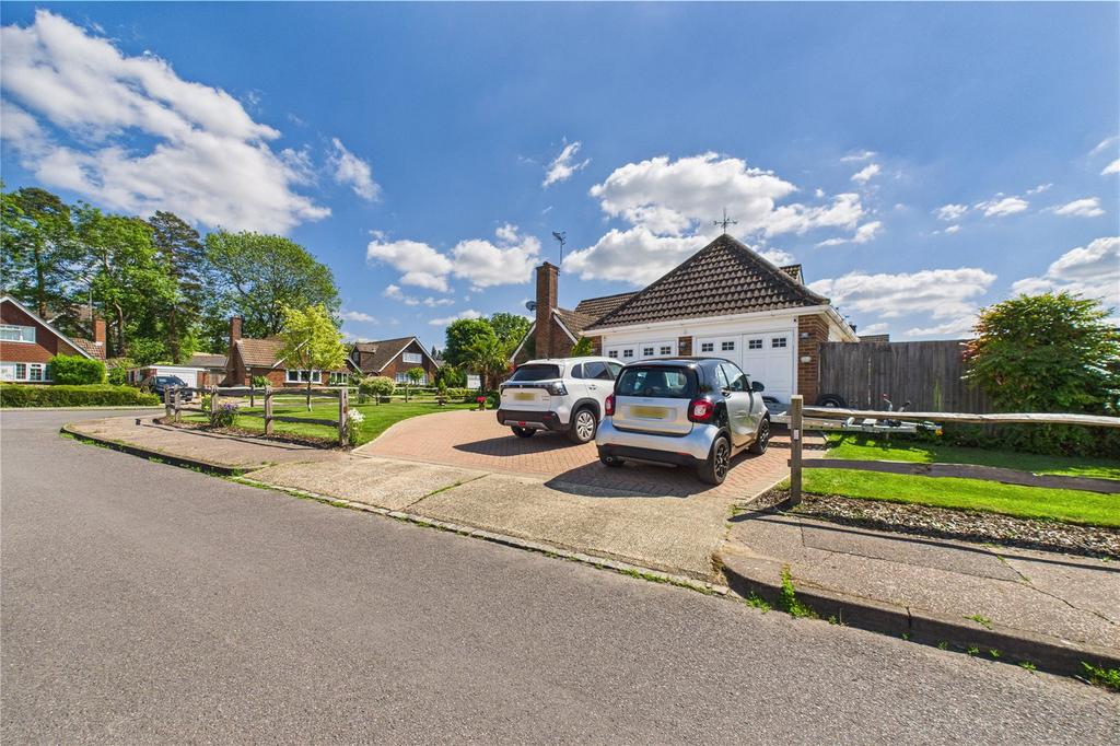 Driveway/Garage