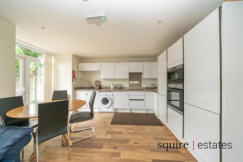 37 Adeyfield Road, Hemel Hempstead, HP2 5DP