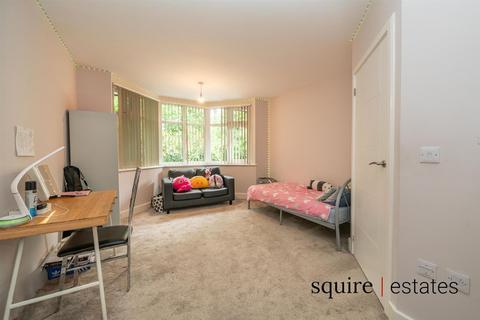 37 Adeyfield Road, Hemel Hempstead, HP2 5DP