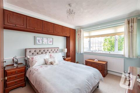 10 Chevington Way, Hornchurch, RM12 6RN