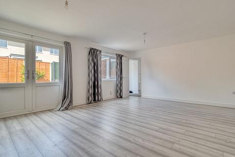 15 Hoefield Crescent, Nottingham, NG6 8AY