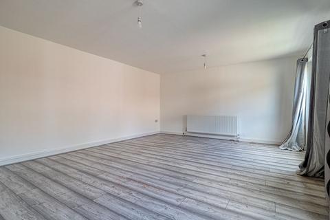 15 Hoefield Crescent, Nottingham, NG6 8AY