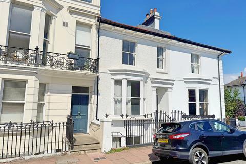 5 bedroom terraced house for sale
