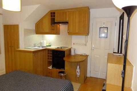 Studio to rent, Mabledon Place, Bloomsbury, WC1H