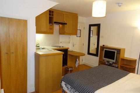 Studio to rent, Mabledon Place, Bloomsbury, WC1H