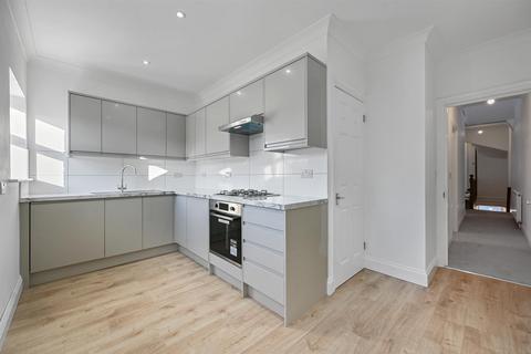 4 bedroom flat for sale, Temple Road, London