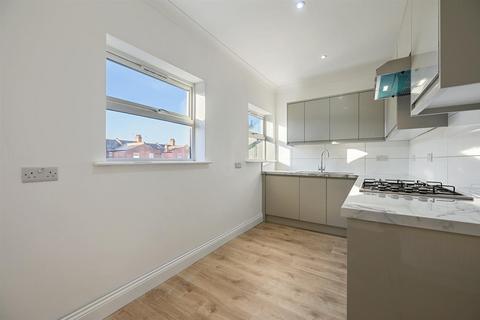 4 bedroom flat for sale, Temple Road, London