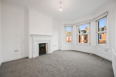 4 bedroom flat for sale, Temple Road, London