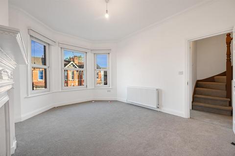 4 bedroom flat for sale, Temple Road, London