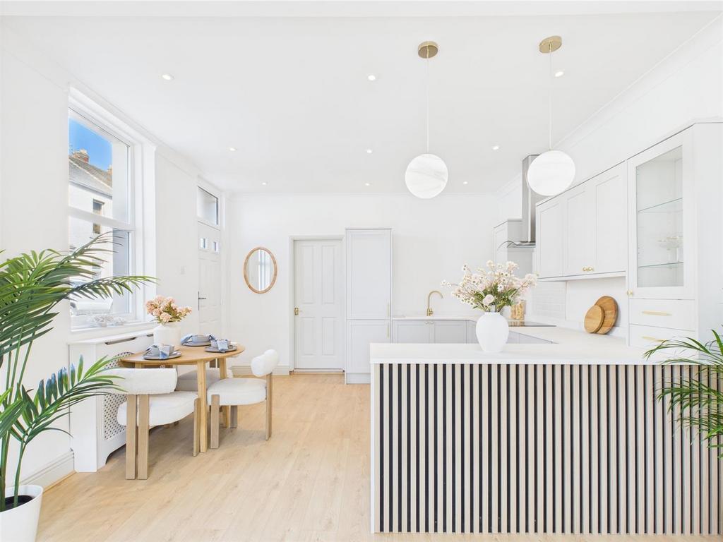 Kitchen 1.jpg