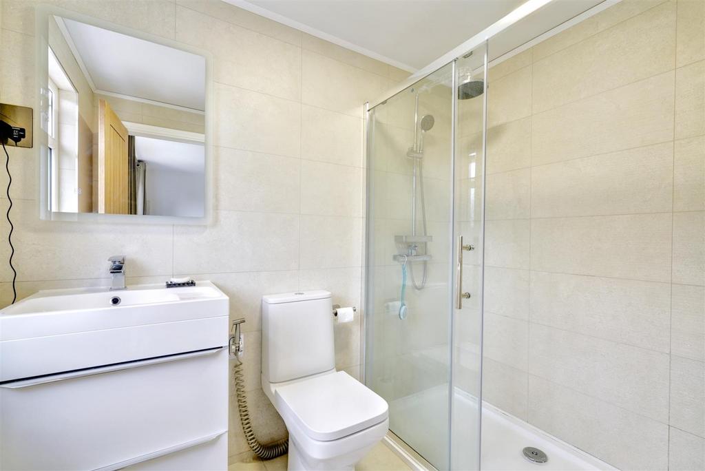 Ensuite 1 1.jpeg