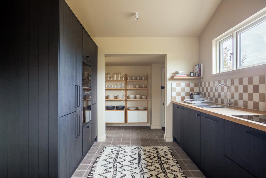 243858 - a0 O6700000k GAHi EAO N82.jpg