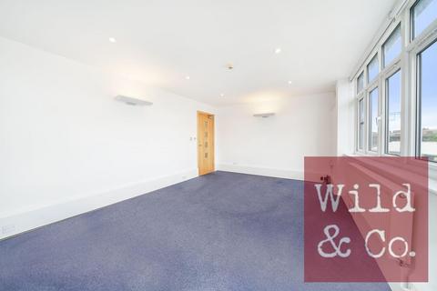 Warehouse to rent, Skeltons Lane, London