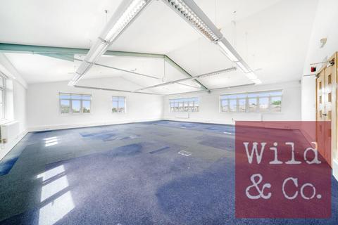Warehouse to rent, Skeltons Lane, London