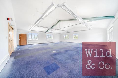 Warehouse to rent, Skeltons Lane, London