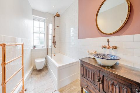 2 bedroom flat for sale, Freedom Street, London, SW11