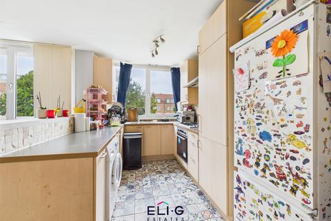 2 bedroom flat for sale, Parson Street, Hendon Hall Court, NW4