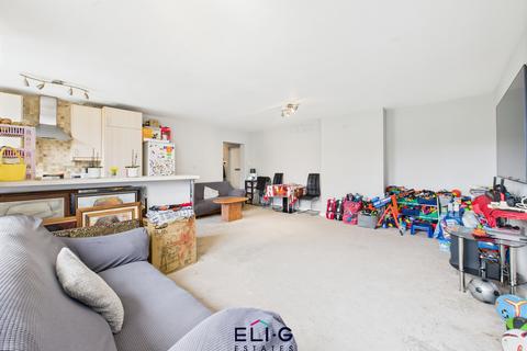 2 bedroom flat for sale, Parson Street, Hendon Hall Court, NW4