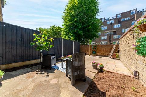 2 bedroom maisonette to rent, Lowood Street, London E1