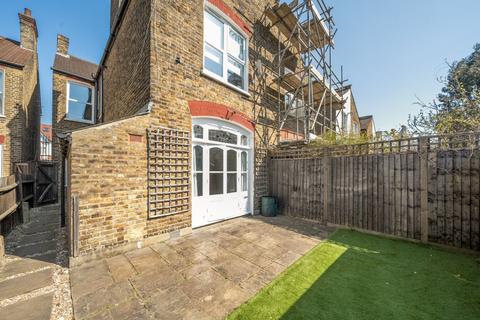 96 Wyatt Park Road, London, SW2 3TP