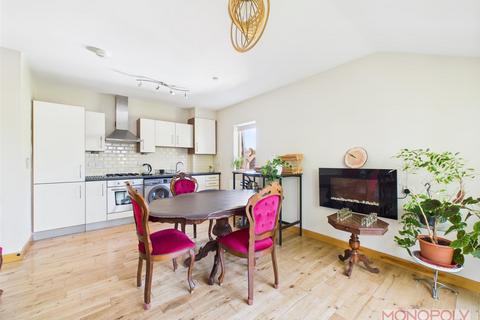 8 Bentley Place, Wrexham, LL13 8DQ