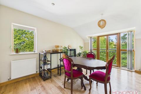 8 Bentley Place, Wrexham, LL13 8DQ