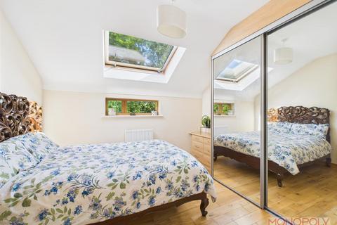 8 Bentley Place, Wrexham, LL13 8DQ