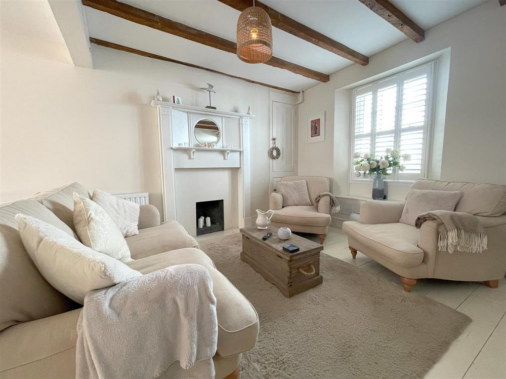 Sitting room 2.jpg