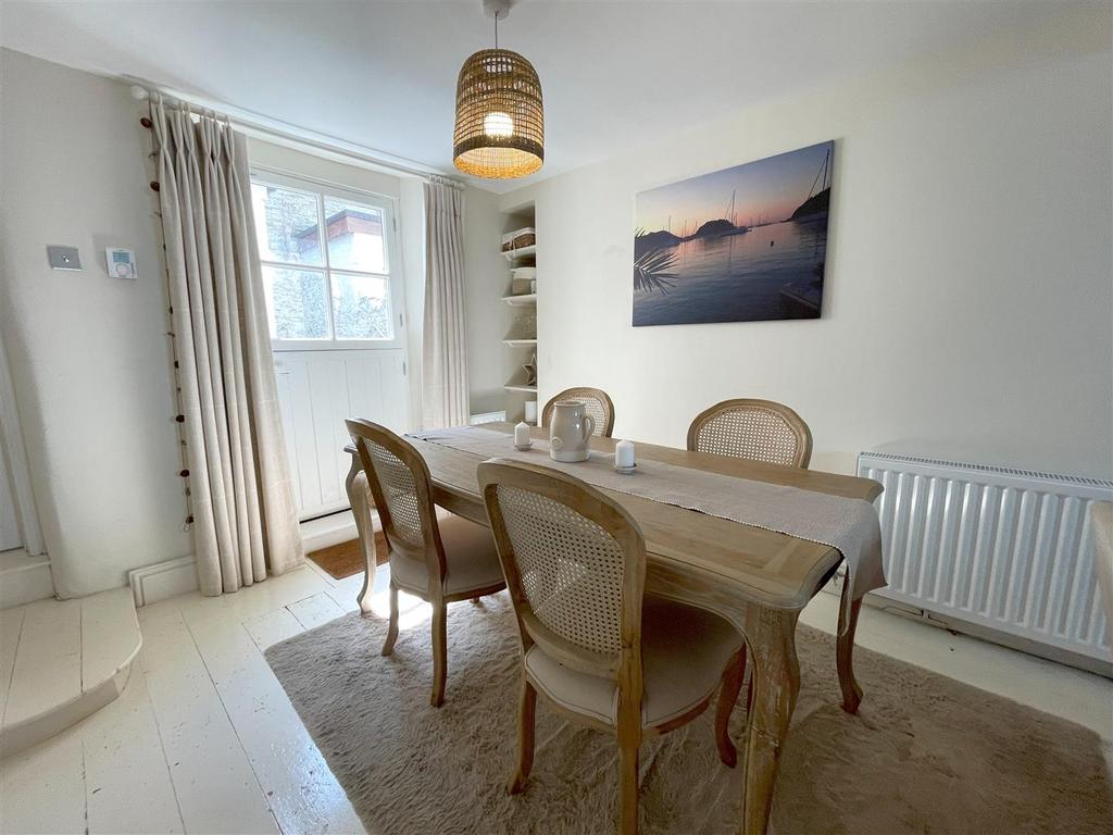 Dining area 2.jpg