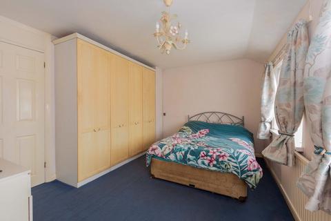 8 Windrush Avenue, Langley, Slough, SL3 8ER