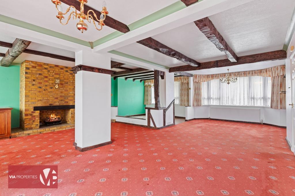 20 Baas Lane Broxbourne via properties estate...