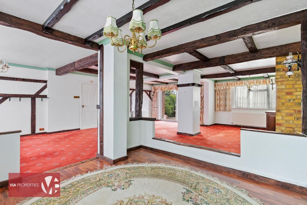 20 Baas Lane Broxbourne via properties estate...