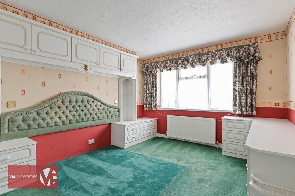 20 Baas Lane Broxbourne via properties estate...