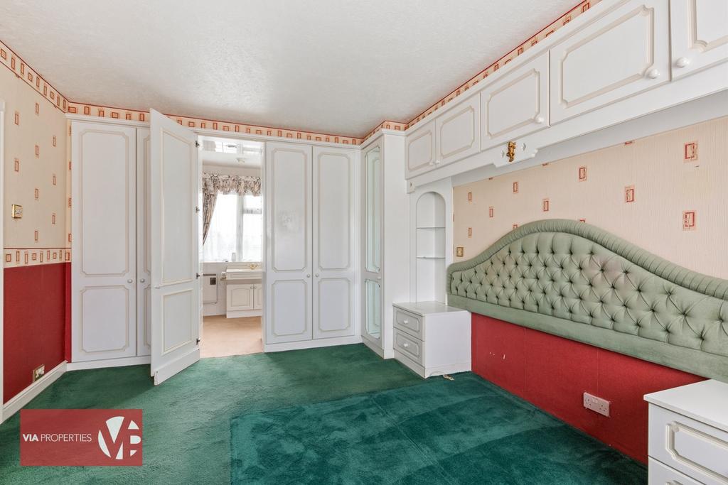 20 Baas Lane Broxbourne via properties estate...