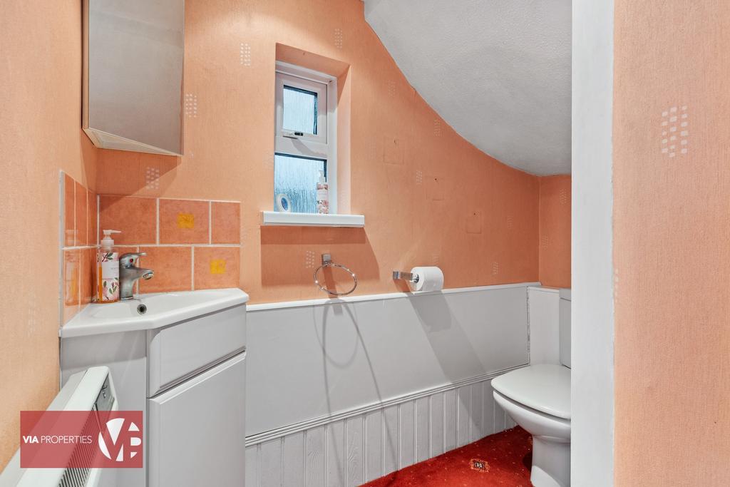 20 Baas Lane Broxbourne via properties estate...