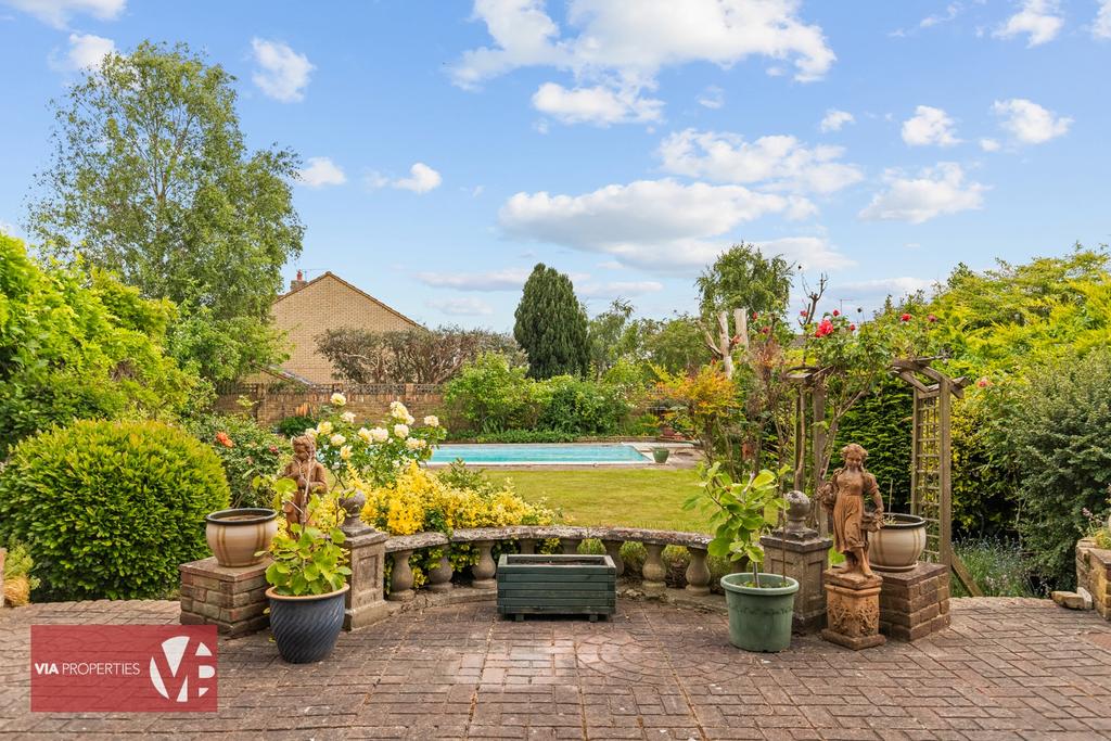 20 Baas Lane Broxbourne via properties estate...