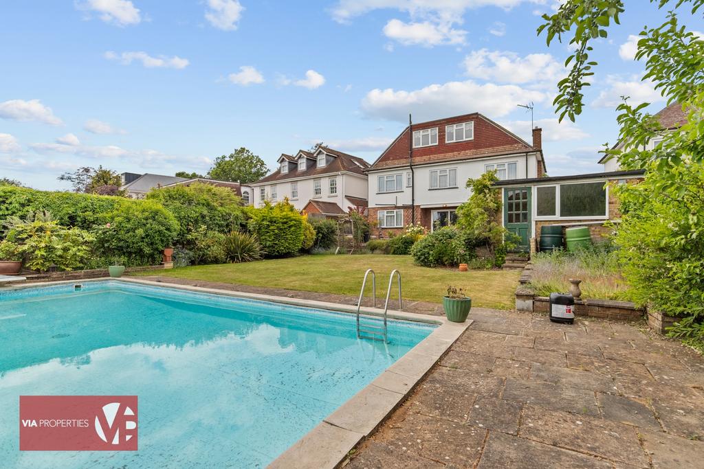 20 Baas Lane Broxbourne via properties estate...