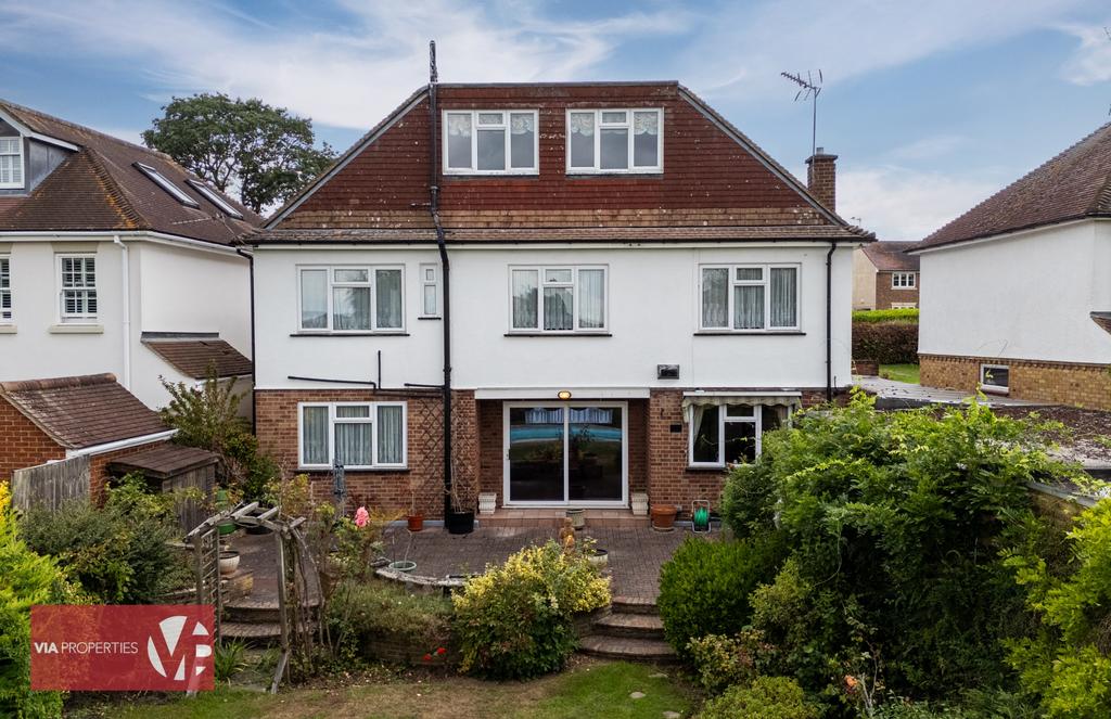20 Baas Lane Broxbourne via properties estate...