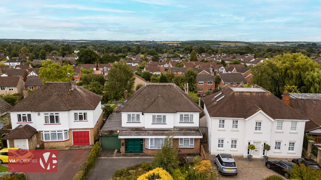 20 Baas Lane Broxbourne via properties estate...