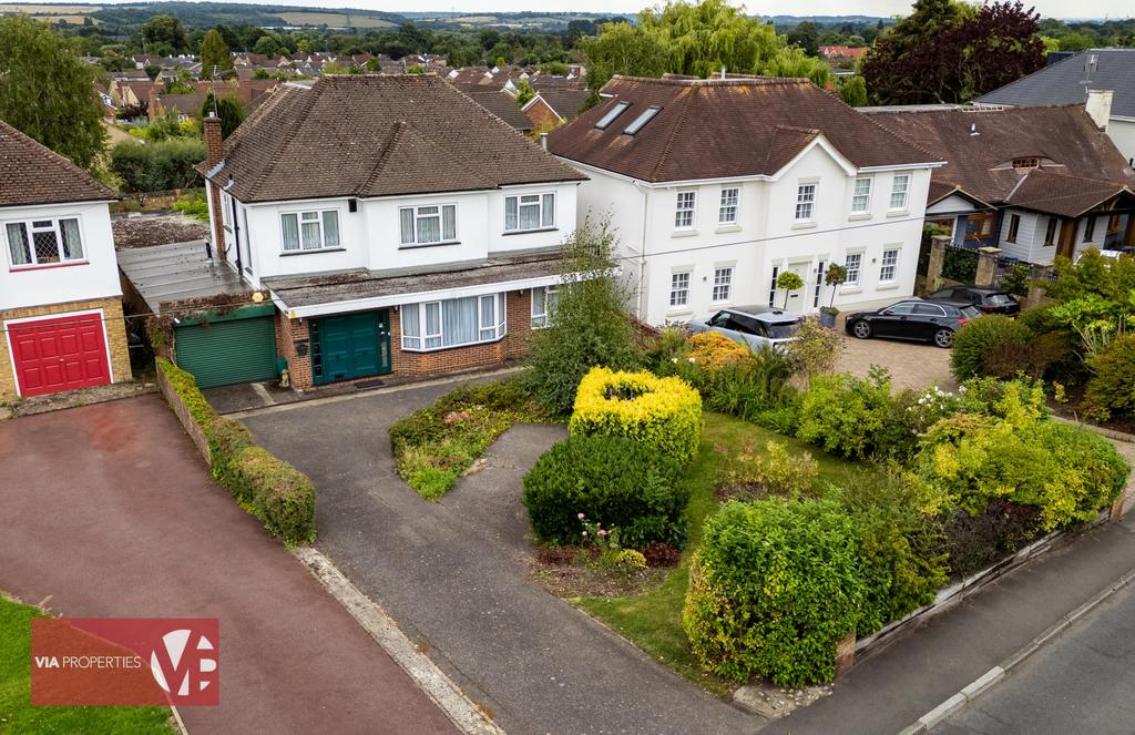 20 Baas Lane Broxbourne via properties estate...