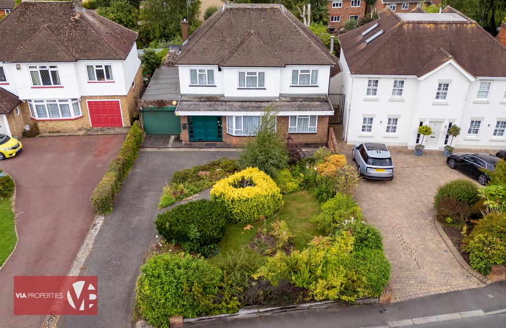 20 Baas Lane Broxbourne via properties estate...