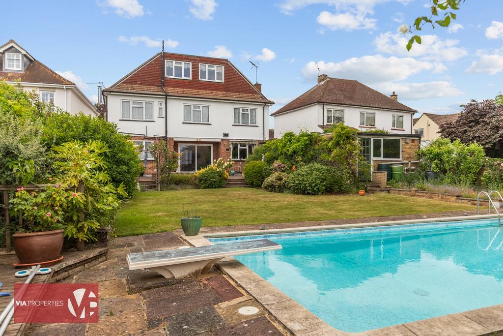 20 Baas Lane Broxbourne via properties estate...