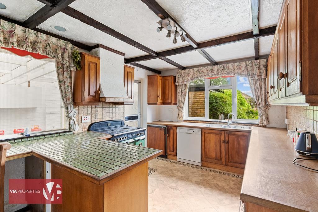 20 Baas Lane Broxbourne via properties estate...