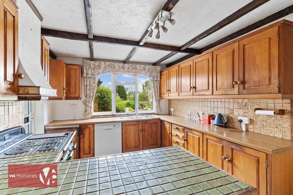 20 Baas Lane Broxbourne via properties estate...